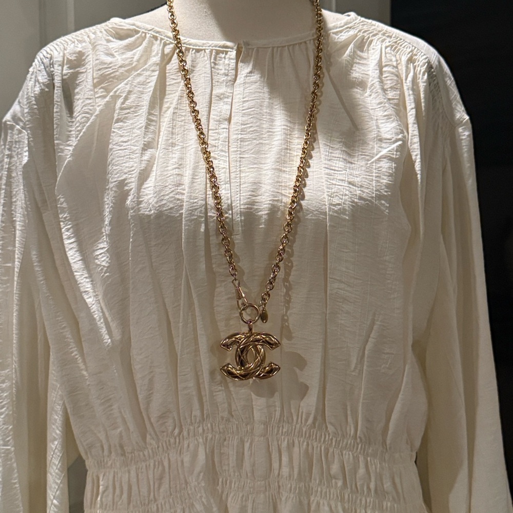 Gold Pendant Necklace MUST HAVE